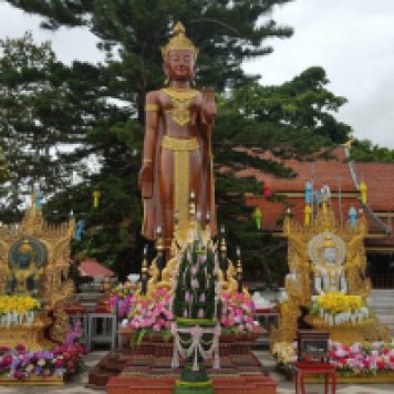 Wat Phra That statue